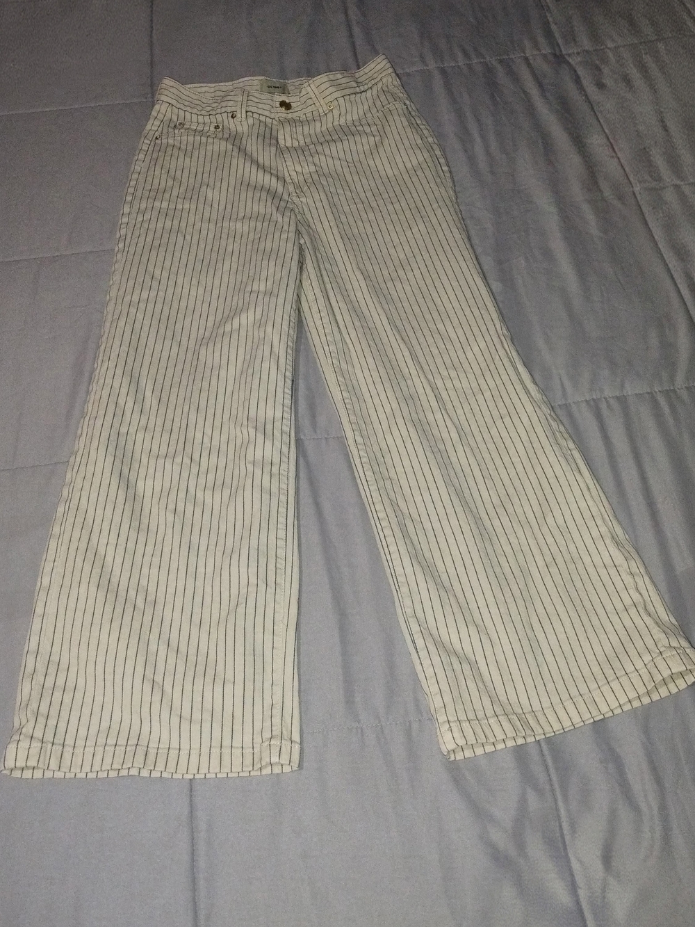 DL1961 White Jeans with Navy Pinstripes — Wide Leg